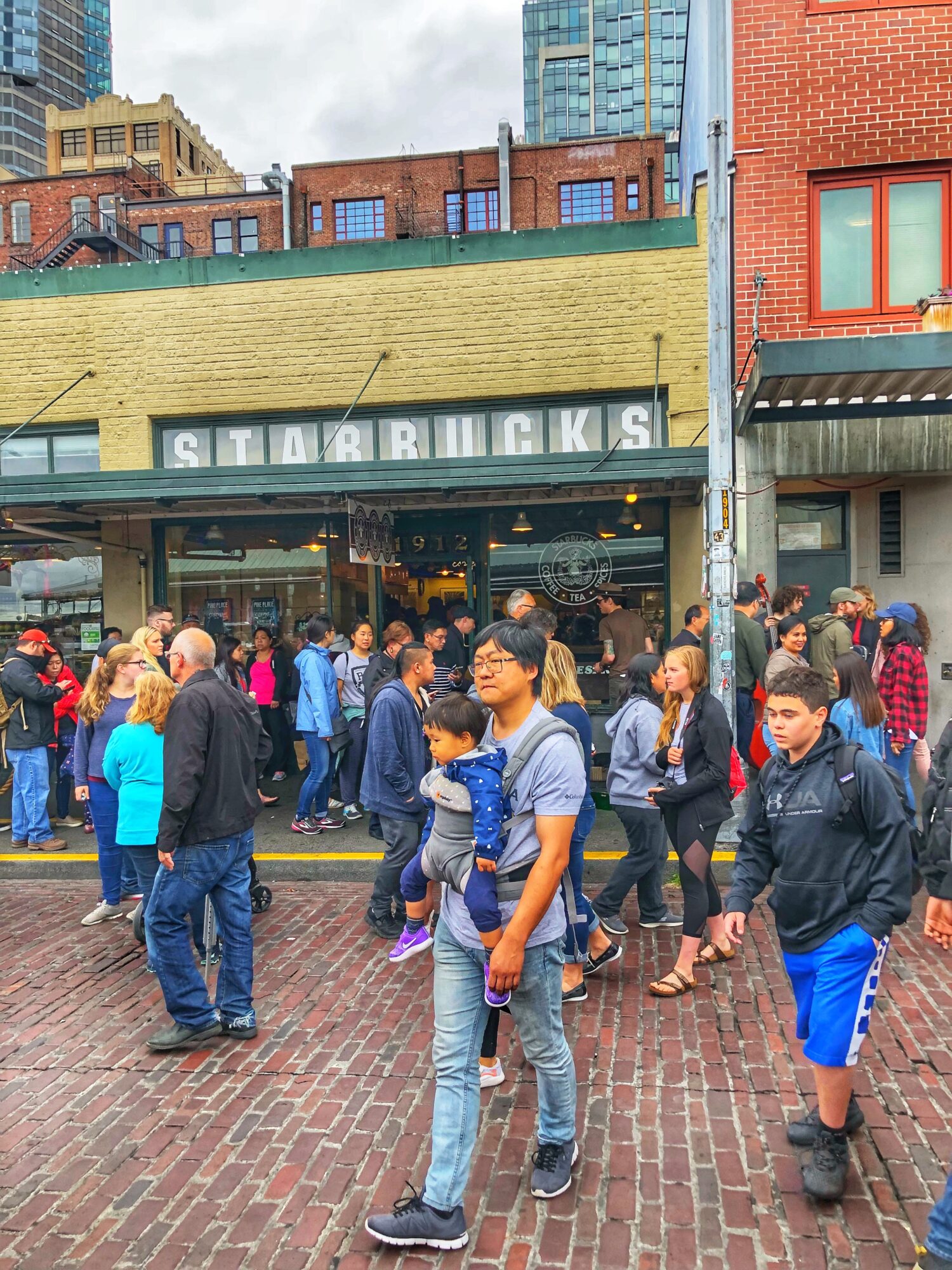 best-places-to-eat-at-pike-place-market-twoweekspaidvacation